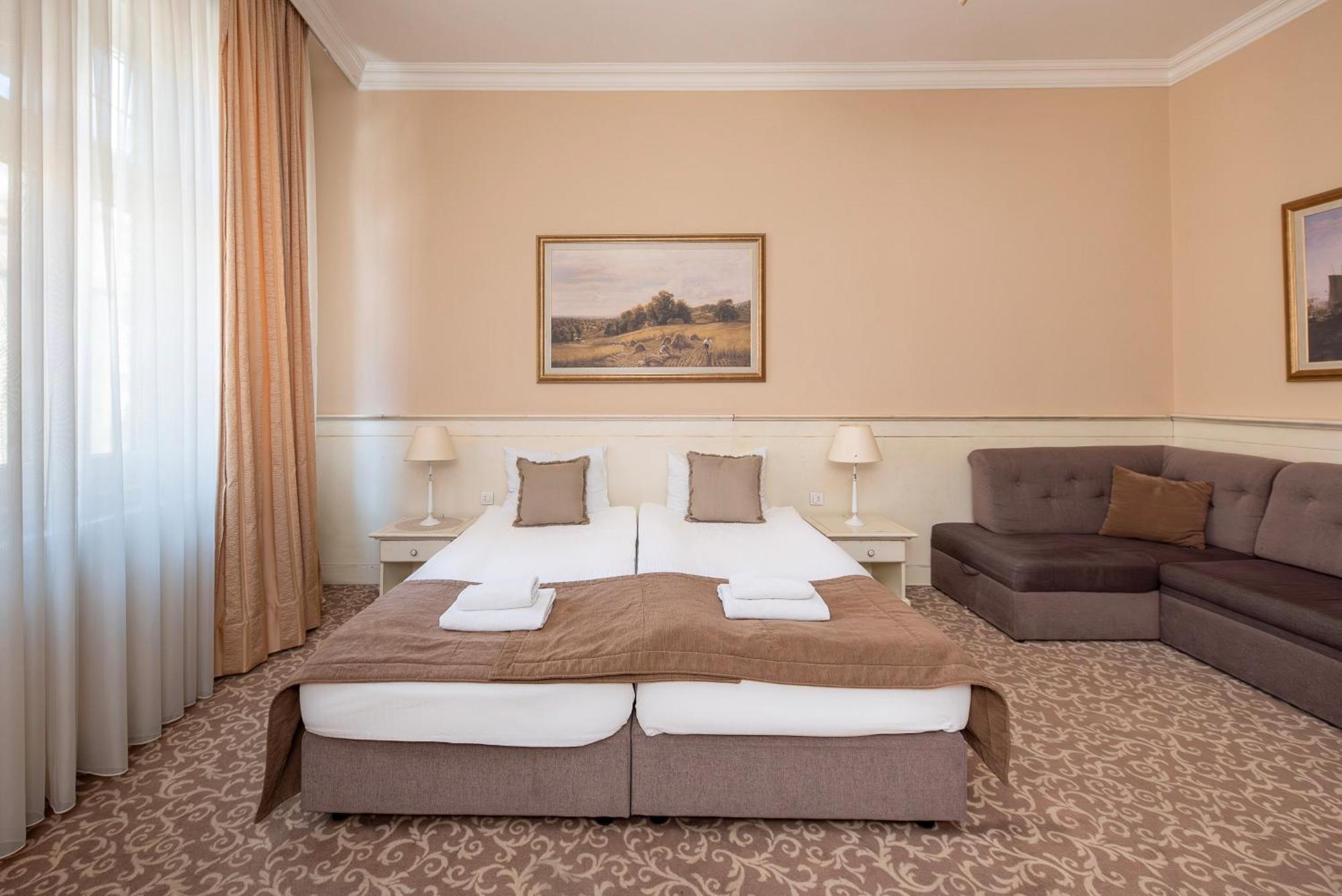 Top Central Rooms