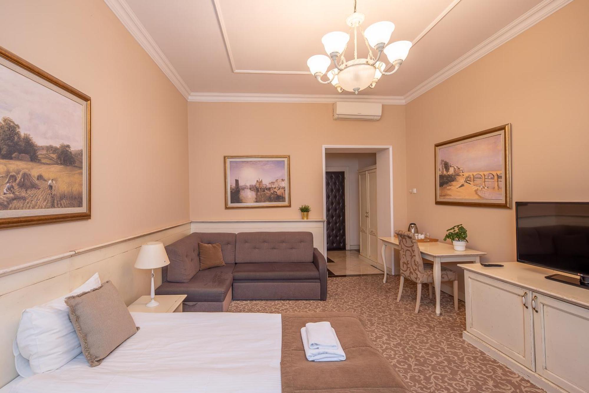 Top Central Rooms